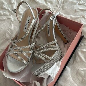 Nina New York - Silver bedazzled heels brand new size 9